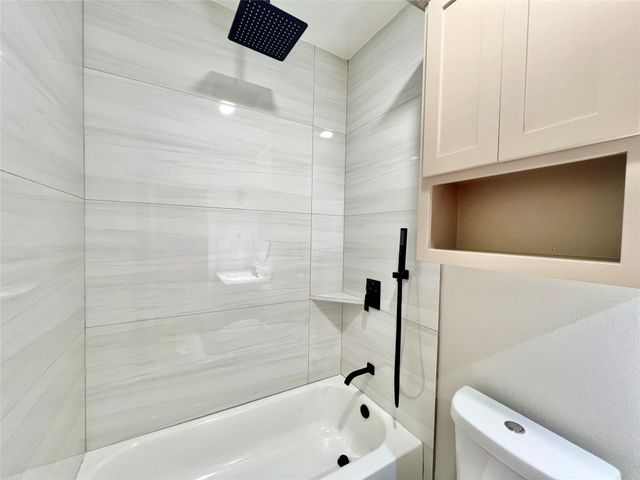 11905 23rd St, Santa Fe, TX 77510