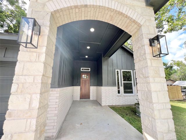 11905 23rd St, Santa Fe, TX 77510