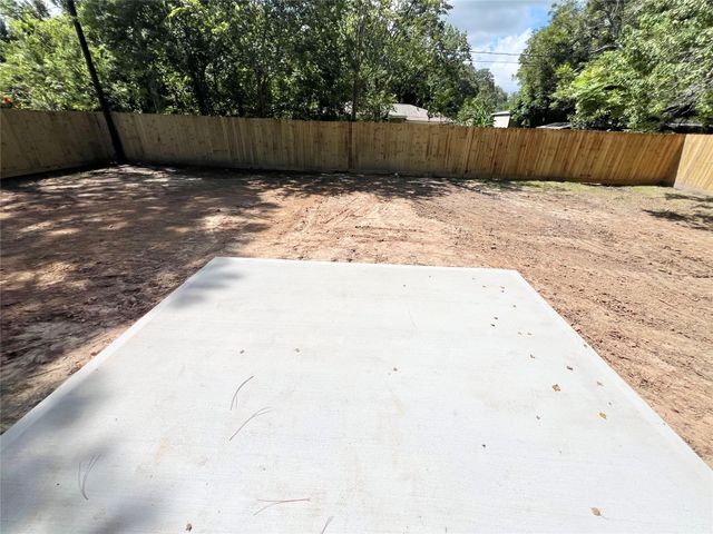 11905 23rd St, Santa Fe, TX 77510