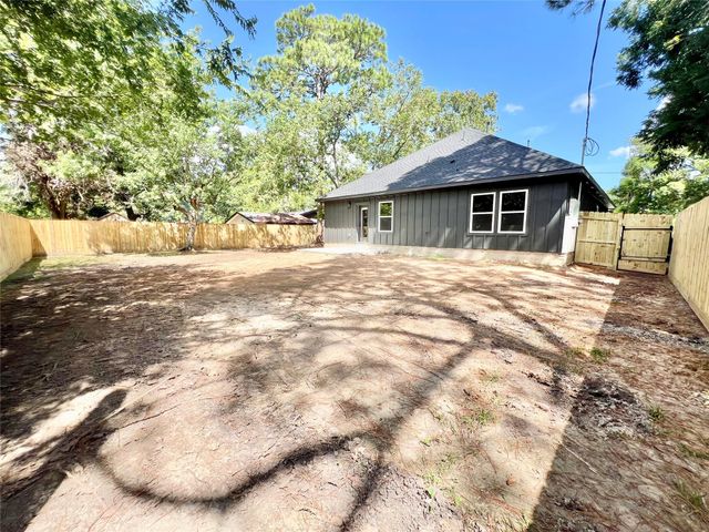 11905 23rd St, Santa Fe, TX 77510