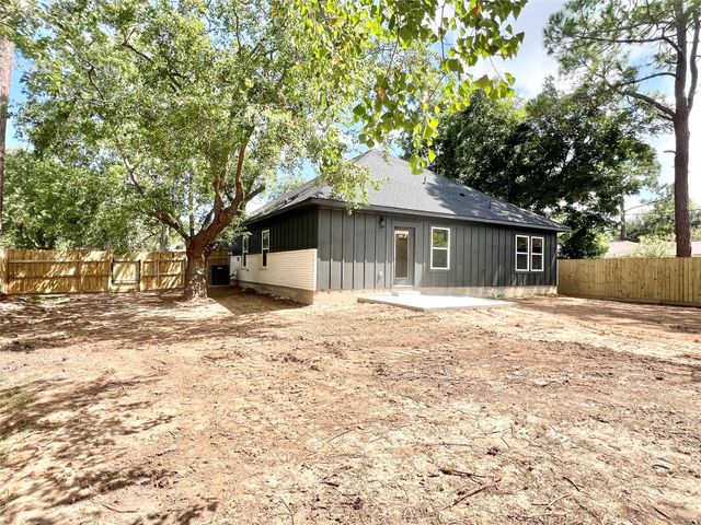 11905 23rd St, Santa Fe, TX 77510