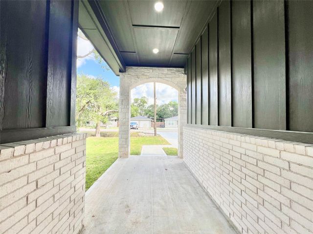 11905 23rd St, Santa Fe, TX 77510