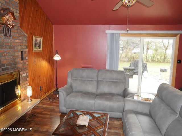 5 Summit Avenue, Manalapan, NJ 07726