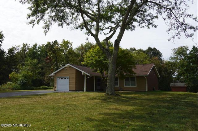 5 Summit Avenue, Manalapan, NJ 07726