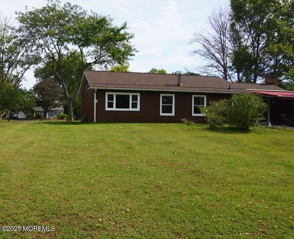 5 Summit Avenue, Manalapan, NJ 07726