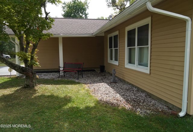 5 Summit Avenue, Manalapan, NJ 07726