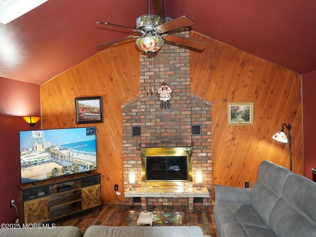 5 Summit Avenue, Manalapan, NJ 07726