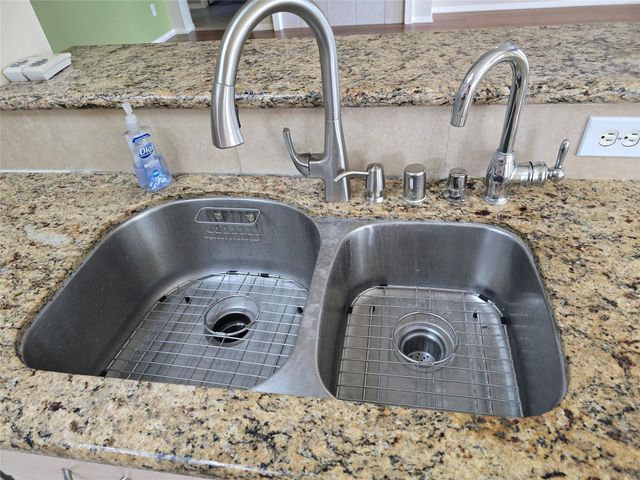 9406 Sunlake Drive, Pearland, TX 77584