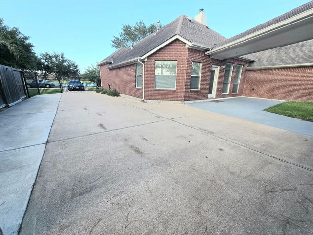 9406 Sunlake Drive, Pearland, TX 77584