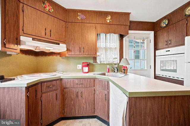 210 WALNUT RD, Wallingford, PA 19086