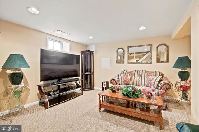 210 WALNUT RD, Wallingford, PA 19086