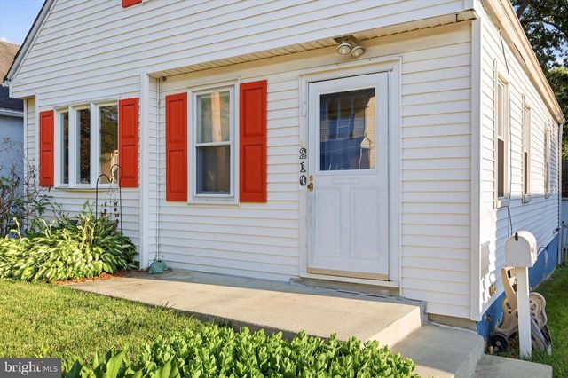 210 WALNUT RD, Wallingford, PA 19086