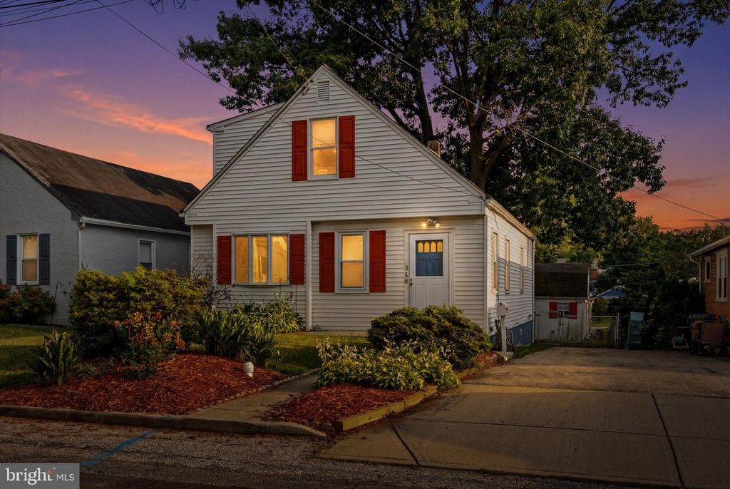 210 WALNUT RD, Wallingford, PA 19086