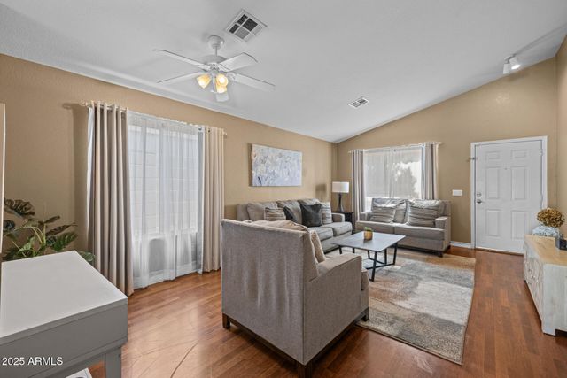 3020 W COVEY Lane, Phoenix, AZ 85027