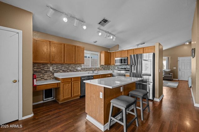 3020 W COVEY Lane, Phoenix, AZ 85027