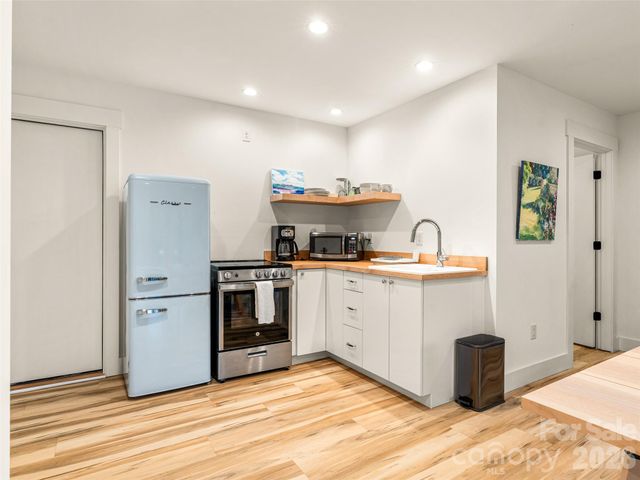 60 Mardell Circle, Asheville, NC 28806