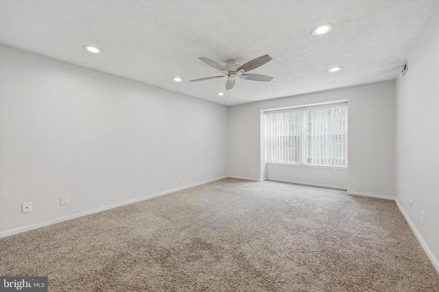 100 KENWOOD DR, Sicklerville, NJ 08081