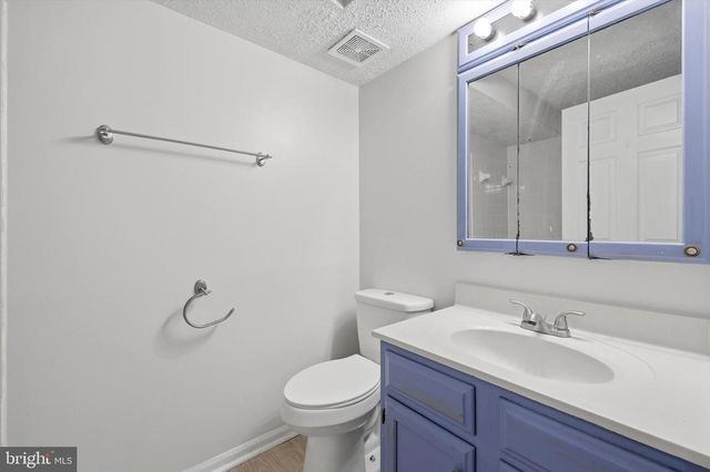 100 KENWOOD DR, Sicklerville, NJ 08081