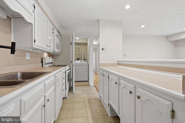 100 KENWOOD DR, Sicklerville, NJ 08081