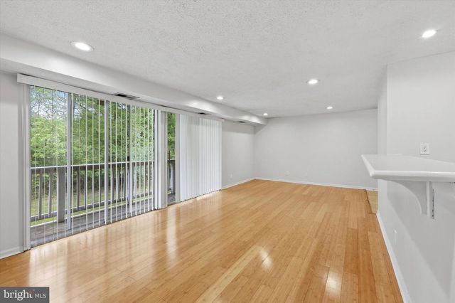 100 KENWOOD DR, Sicklerville, NJ 08081