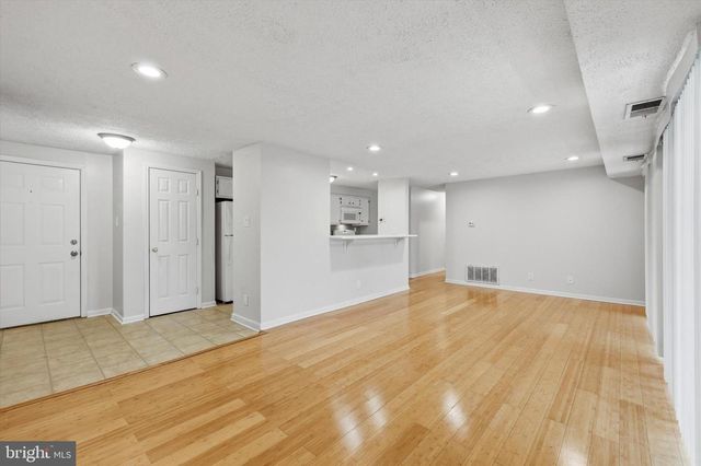 100 KENWOOD DR, Sicklerville, NJ 08081