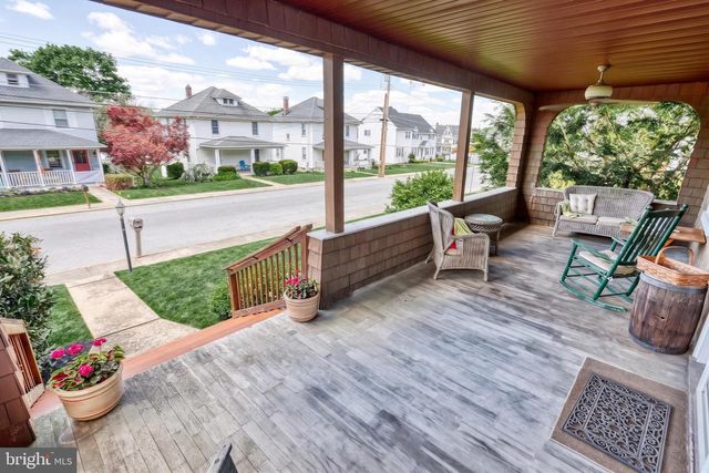 19 S CONSTITUTION AVE, New Freedom, PA 17349
