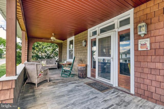 19 S CONSTITUTION AVE, New Freedom, PA 17349