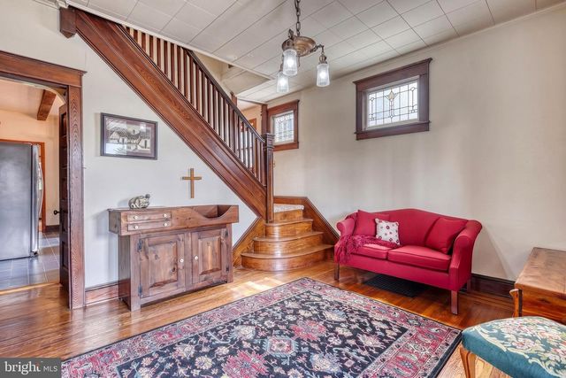 19 S CONSTITUTION AVE, New Freedom, PA 17349