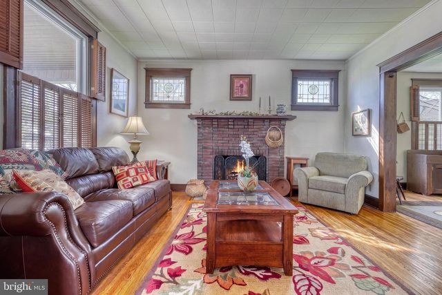 19 S CONSTITUTION AVE, New Freedom, PA 17349