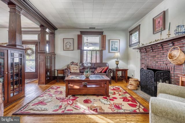 19 S CONSTITUTION AVE, New Freedom, PA 17349