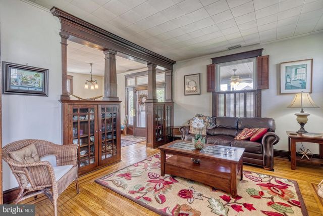 19 S CONSTITUTION AVE, New Freedom, PA 17349