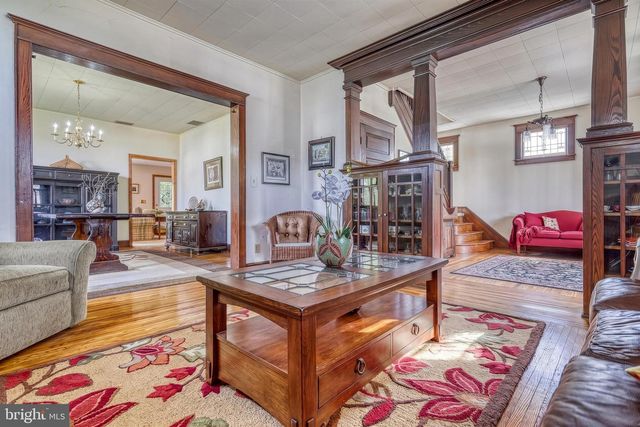 19 S CONSTITUTION AVE, New Freedom, PA 17349