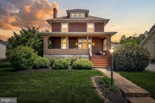 19 S CONSTITUTION AVE, New Freedom, PA 17349
