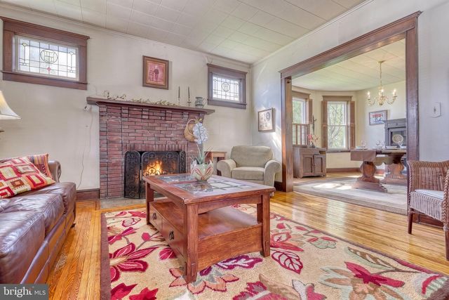 19 S CONSTITUTION AVE, New Freedom, PA 17349