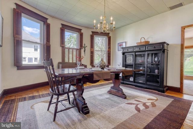 19 S CONSTITUTION AVE, New Freedom, PA 17349