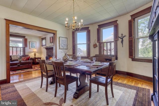 19 S CONSTITUTION AVE, New Freedom, PA 17349