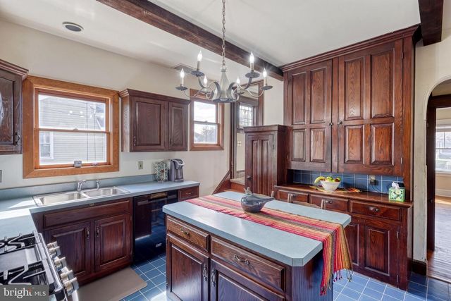 19 S CONSTITUTION AVE, New Freedom, PA 17349
