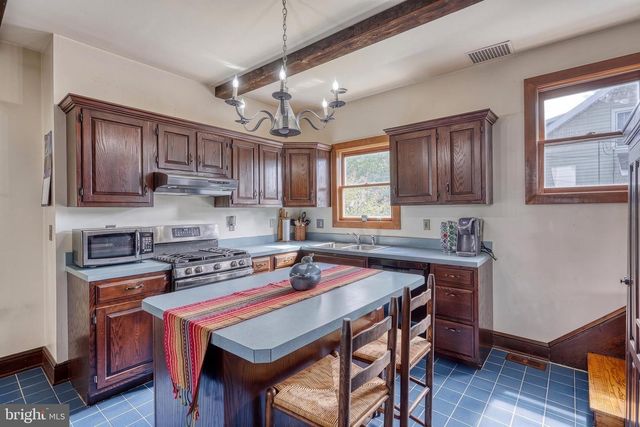 19 S CONSTITUTION AVE, New Freedom, PA 17349