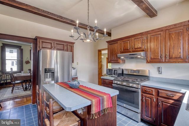 19 S CONSTITUTION AVE, New Freedom, PA 17349