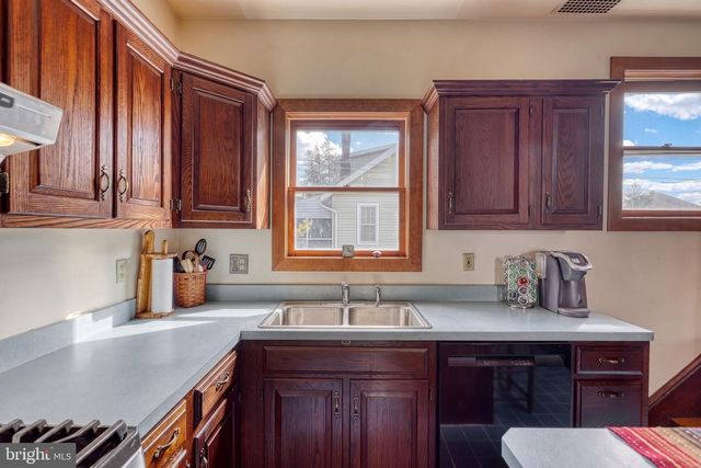 19 S CONSTITUTION AVE, New Freedom, PA 17349