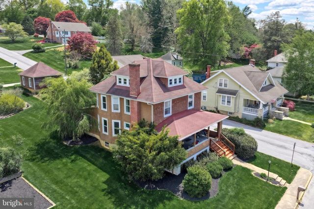 19 S CONSTITUTION AVE, New Freedom, PA 17349