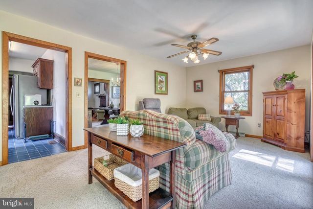 19 S CONSTITUTION AVE, New Freedom, PA 17349