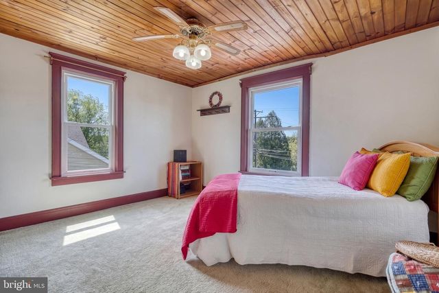 19 S CONSTITUTION AVE, New Freedom, PA 17349