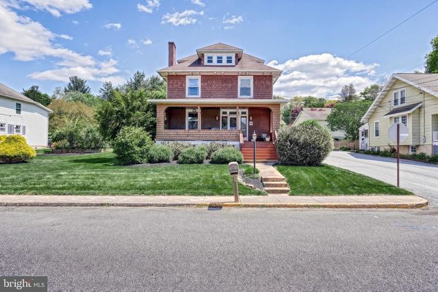 19 S CONSTITUTION AVE, New Freedom, PA 17349