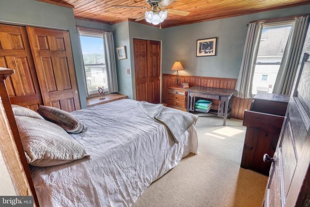 19 S CONSTITUTION AVE, New Freedom, PA 17349