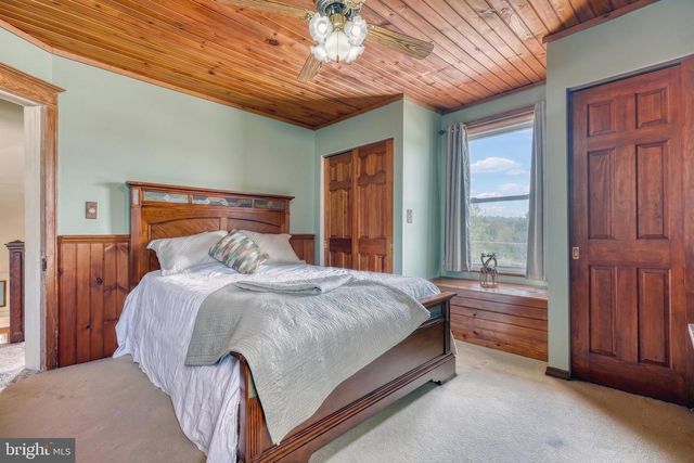 19 S CONSTITUTION AVE, New Freedom, PA 17349