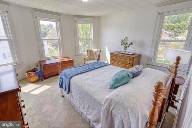 19 S CONSTITUTION AVE, New Freedom, PA 17349