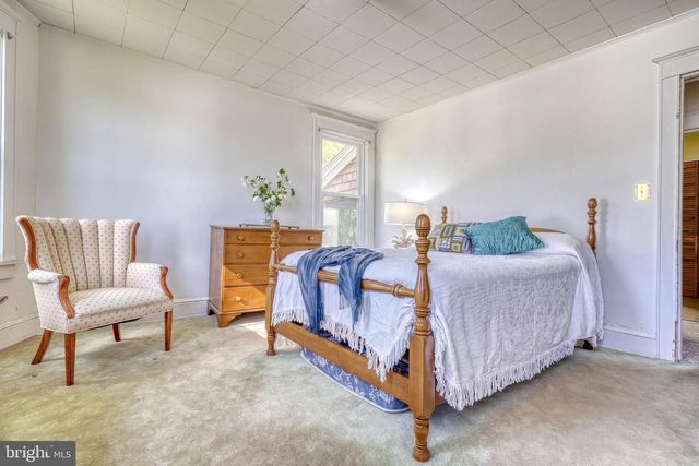 19 S CONSTITUTION AVE, New Freedom, PA 17349