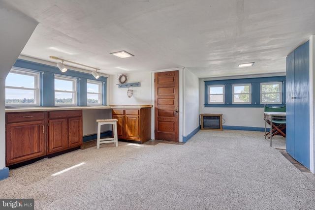 19 S CONSTITUTION AVE, New Freedom, PA 17349