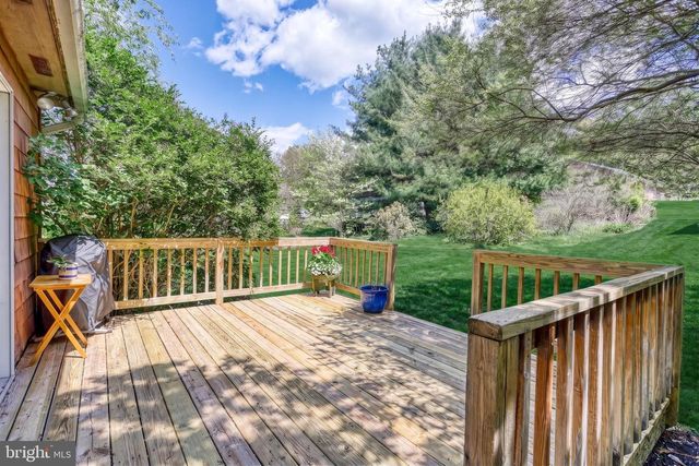 19 S CONSTITUTION AVE, New Freedom, PA 17349
